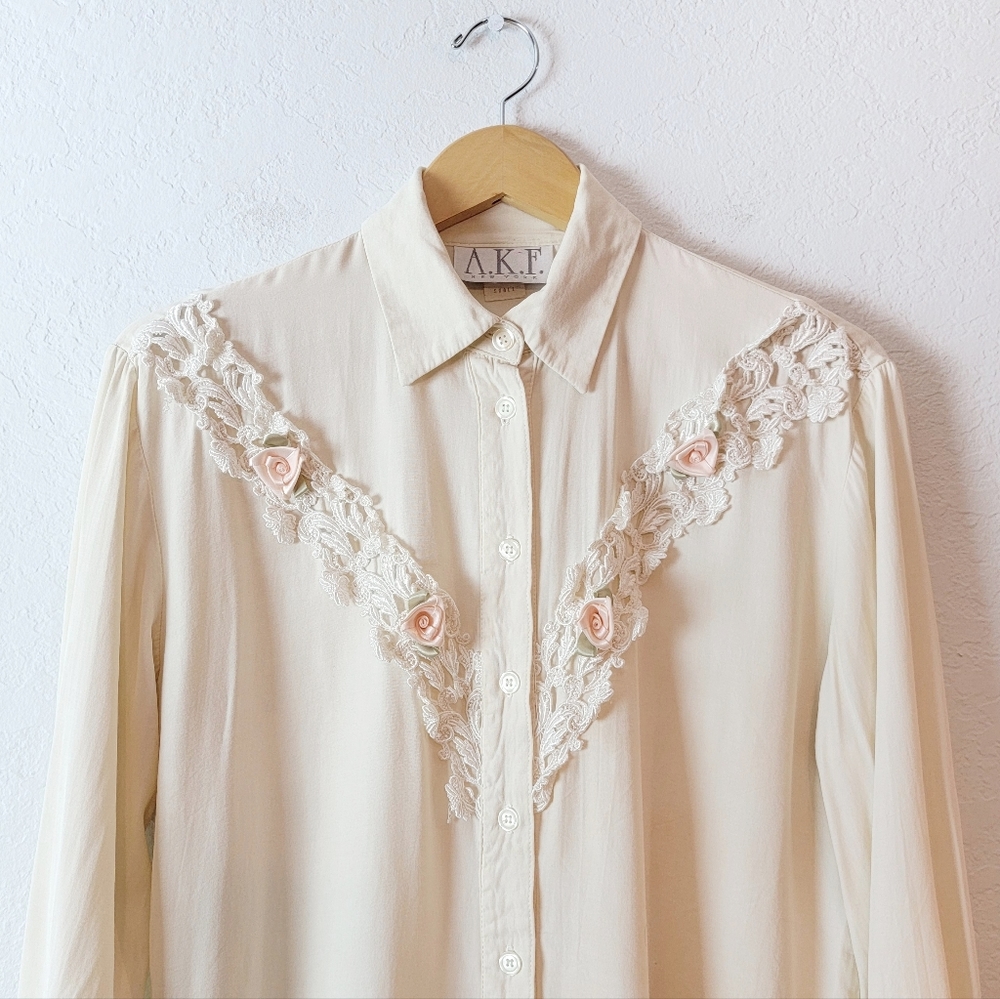 Vintage Cream Floral Lace 90s Rose Applique Long Sleeve Button Coquette Blouse